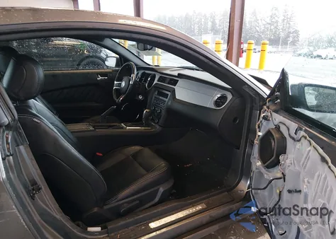 2013 Ford Mustang V6 Premium from USA, damaged, VIN 1ZVBP8AM5D5255558